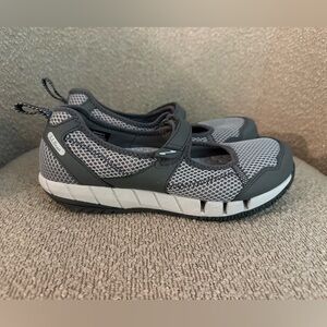L.L. Bean‎ Women's Vacationland Sport Mary Jane Sneaker Shoes Size 7.5 Gray